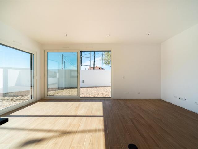 Moradia em banda, T 2 a estrear em Caixas Alfarim 114m² Sesimbra Castelo