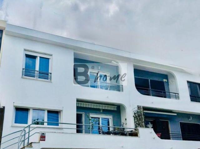 Moradia em Banda Totalmente Remodelada | Vila Nova da Caparica | 26064084194