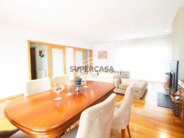 Moradia em Banda V3 c/ Terraço e Box em Gulpilhares