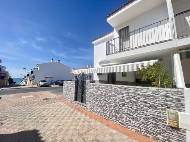 Moradia Em Banda 4 Dormitorio Matalascañas Huelva ES78113021