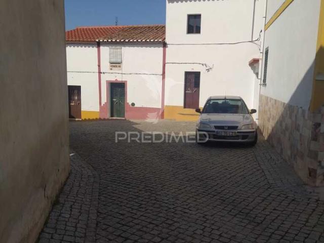 Moradia Em Barrancos