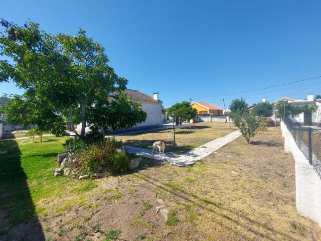 Moradia em Cabanas à venda inserida em lote de quase 1000 m2