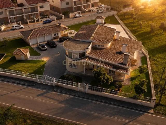 Moradia em Cernache, Coimbra T6 com Piscina, Ginasio, Parque infantil