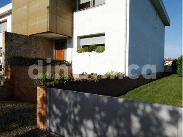Moradia em condominio fechado!