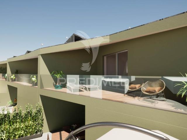 Moradia em Condominio Fechado com Piscina, Junto Praia