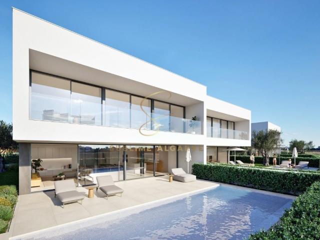 Moradia em construção com vista mar a 300 metros da praia, e. 263m² Lagos