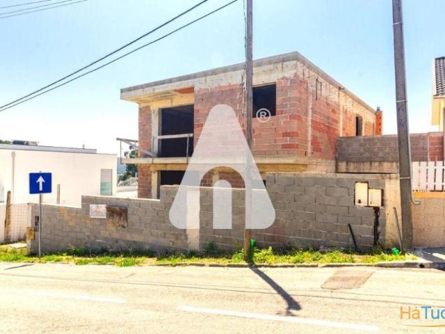 Moradia em construção em Lobão | 26063613704