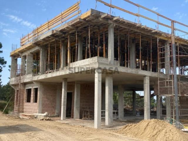 Moradia em construção na Aroeira