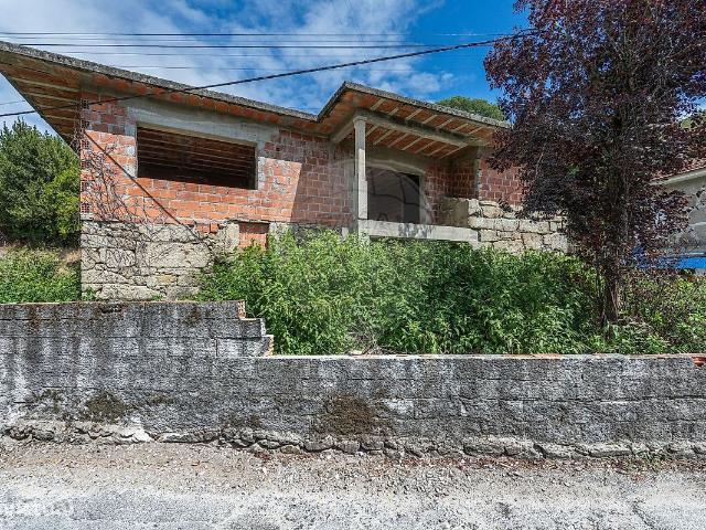 Moradia em estrutura com 300m2, e lote de 400m2, Coucieiro, Vila Verde