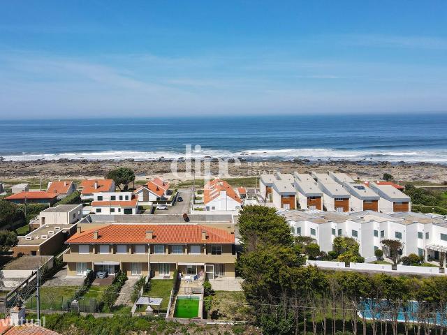 Moradia em frente ao mar