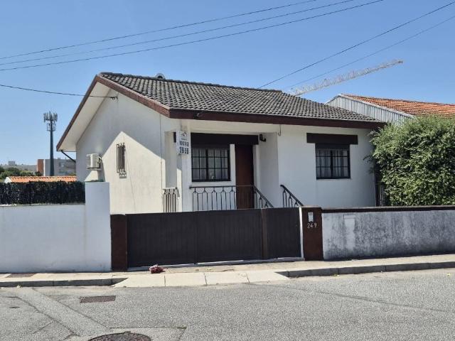 Moradia em Guifóes
