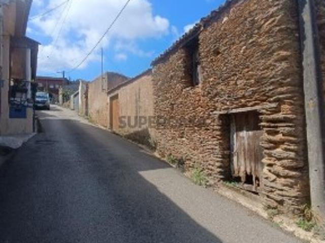 Moradia em gaveto em Ceira de 75,2 m²