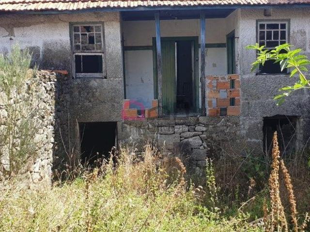 Moradia em granito p/ recuperar Vouzela | 26083342751