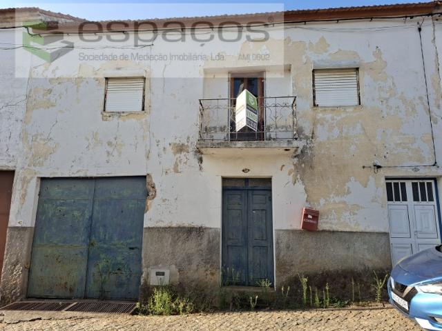 Moradia em Lavacolhos