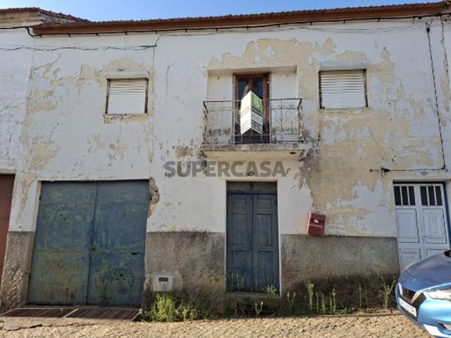 Moradia em Lavacolhos