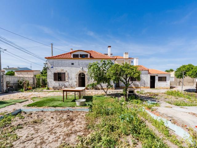 Moradia em lote de 535m² | Fernão Ferro