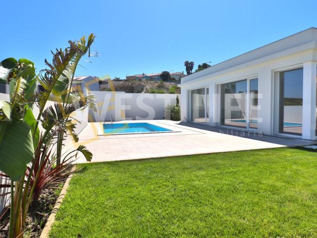 Moradia em Lourinhã T3 de ótimas áreas e piscina com vista campo NOVO