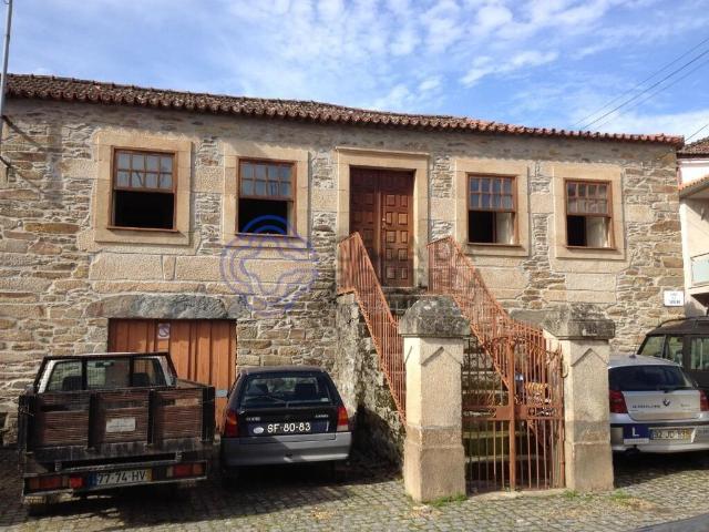 Moradia em Pedra no centro da aldeia de Fornelos 145m² Louredo e Fornelos