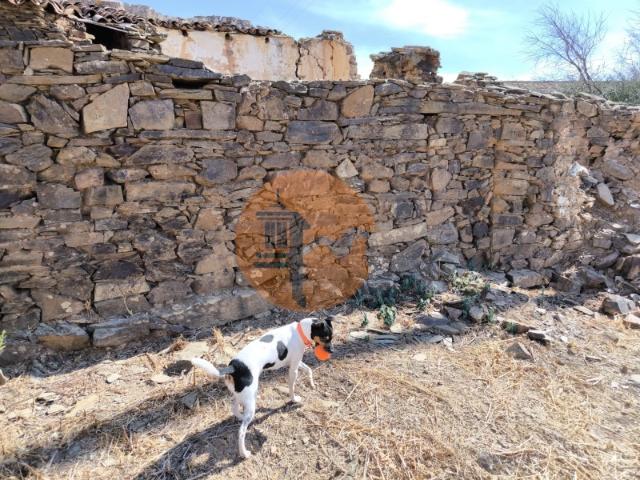 MORADIA EM PEDRA COM TERRENO DE 200 M2 COM PROJECTO FAZ FATO TAVIRA ALGARVE