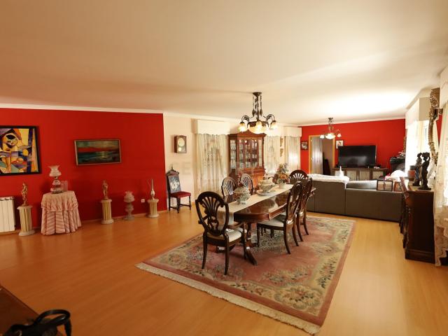 Moradia em pedra com terreno em Figueiró