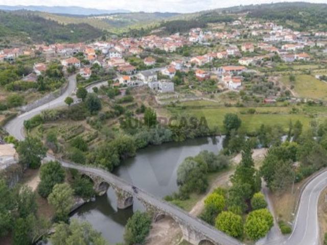 Moradia em Pedra com Charme e Versatilidade em Ferreirós do Dão