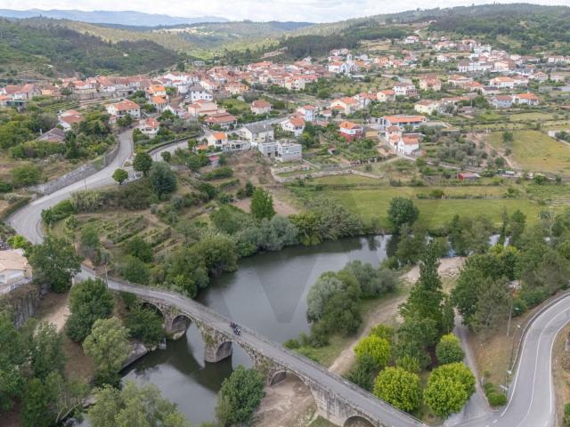Moradia em Pedra com Charme e Versatilidade em Ferreirós do Dão