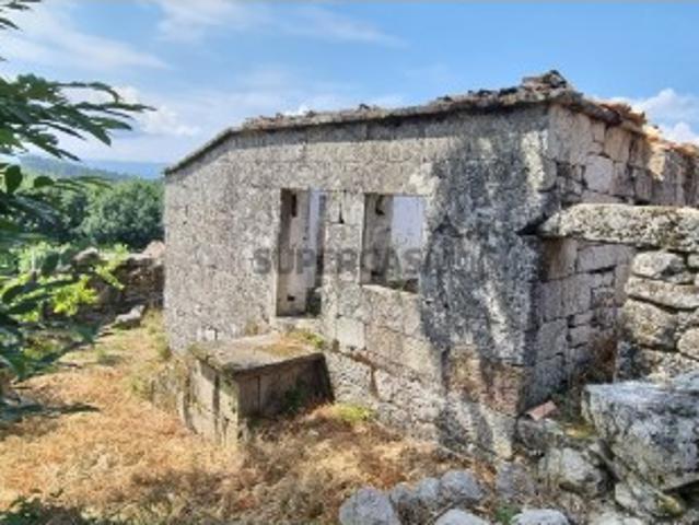Moradia em Pedra para Reconstrução T3+1 Localizada em Nespereira do Vouga, Viseu