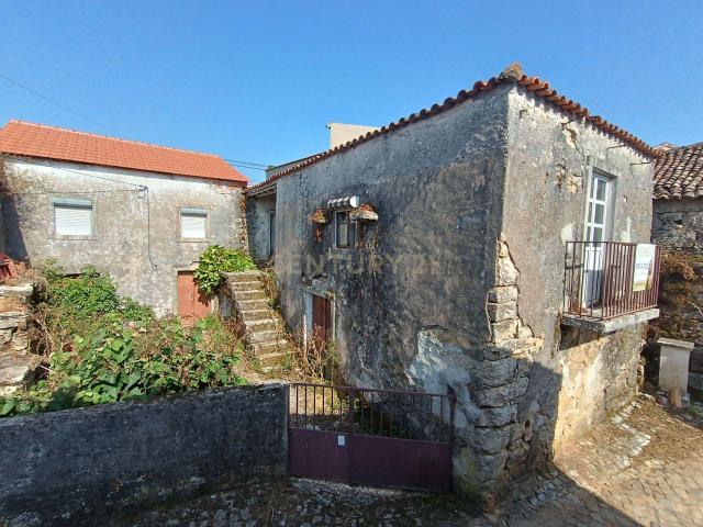 Moradia em Pedra para Recuperar – Oportunidade em Casas Novas, Soure