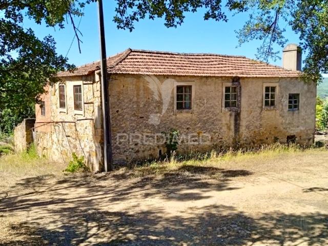 Moradia em Pedra para Recuperar
