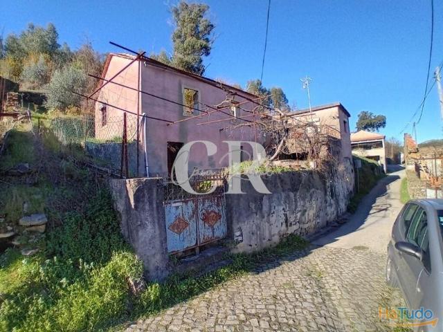 Moradia em pedra para renovação com terreno em Castanheira de Pera | 26063952009