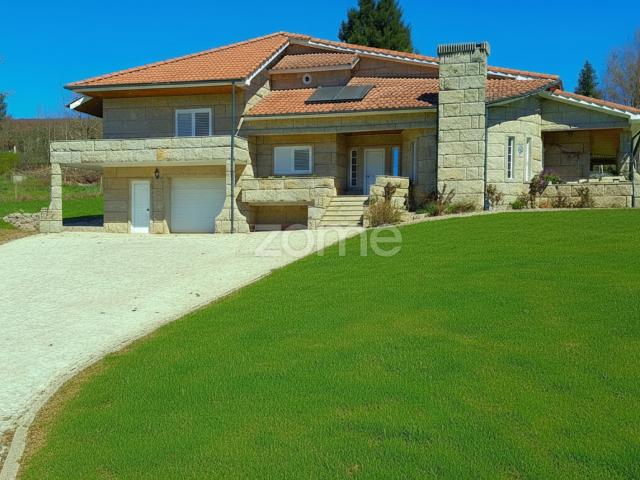 Moradia em Pedra T4 com Terreno, no Barracão, Montalegre