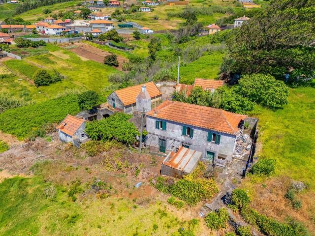 Moradia Em Pedra T3 + Palheiro E Armazem Agricola 118m² Ponta Do Pargo