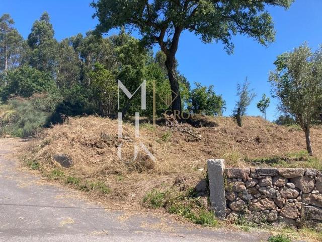 MORADIA EM RUÍNA com 3177m2 de terreno, em PONTE DE LIMA