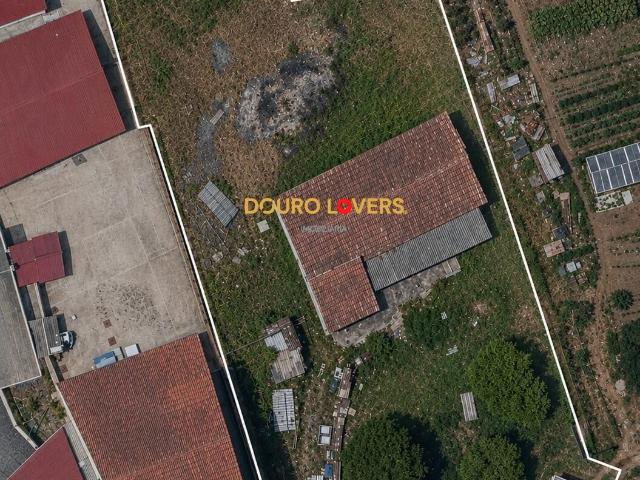 Moradia em Ruína com Terreno de Cerca de 1.000 m2 Fânzeres