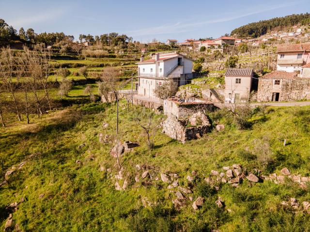 Moradia em Ruína com Terreno em Penhalonga
