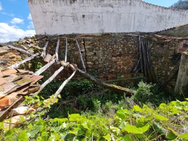 Moradia em Ruinas Ponte de Sotão