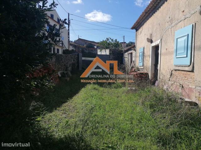Moradia em Santo Onofre e Serra do Bouro