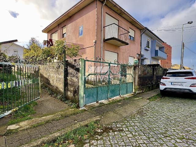 Moradia em Senhora da Hora Oportunidade para Recuperar!