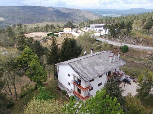Moradia em Sernancelhe para investimento, com vistas sobre o campo
