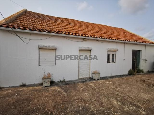 Moradia em Torres Vedras em lote de terreno de 700 m2 para remodelação