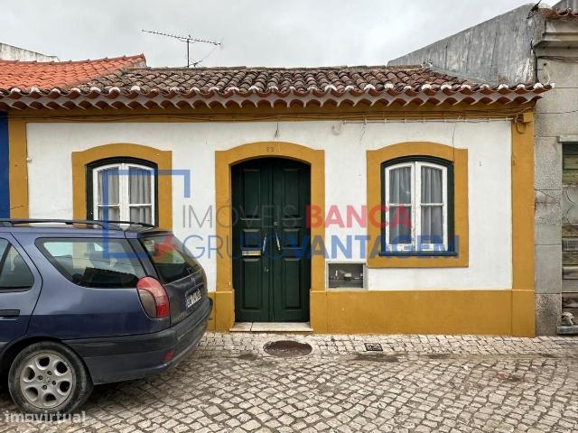 Moradia em Valada do Ribatejo com 58,5m2, inserida num lote de 123m.