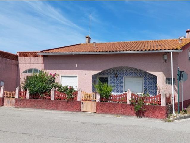 Moradia em Vieira de Leiria T4+2