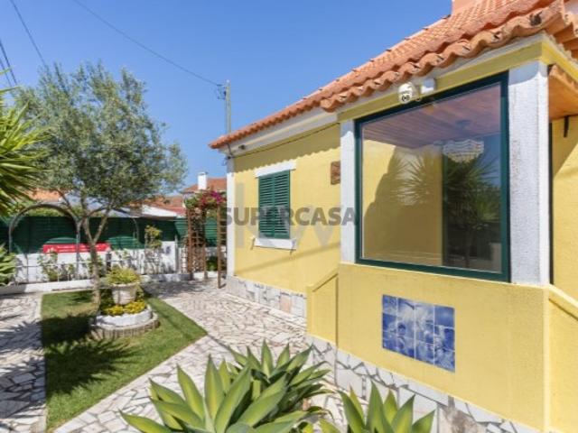 Moradia T5, com garagem, anexo e churrasqueira em Vila Nova da Caparica, Almada, Setúbal