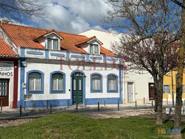 Moradia Emblemática no Centro de Azambuja | 26064080987
