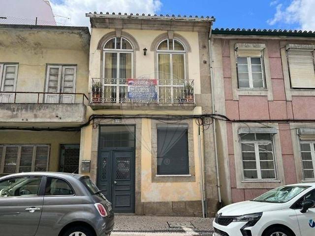 Moradia Encantadora no Centro de Viseu – Localização Privilegiada