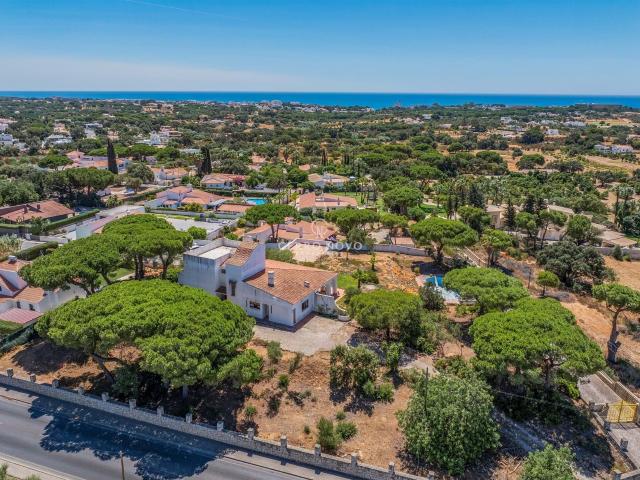 Moradia Encantadora T5 com Vista Mar, Piscina e Jardins pert. 344m² Albufeira e Olhos de Água