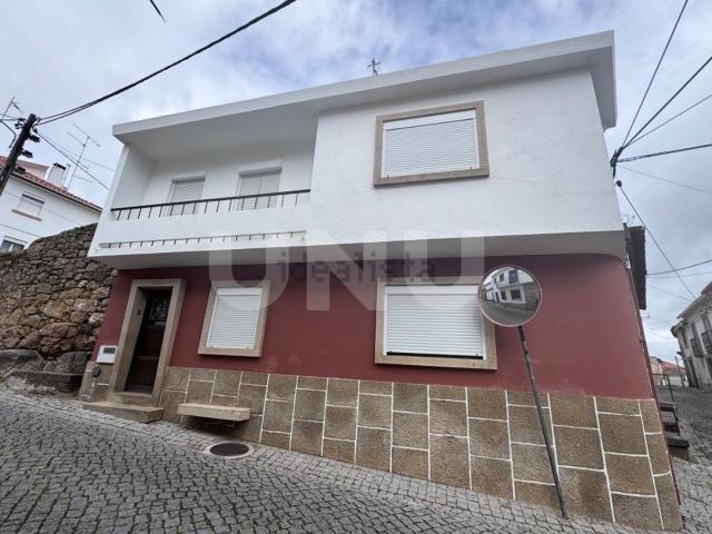 Moradia, Escalos de Cima e Lousa