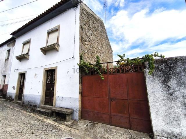 Moradia, Escalos de Cima e Lousa