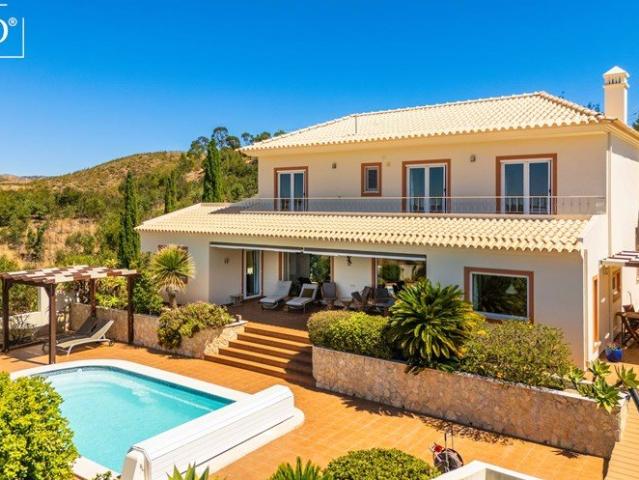 Moradia espaçosa no campo, com piscina e vistas deslumbrante. 360m² Conceição