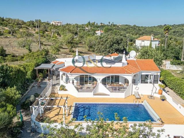Moradia espaçosa de 3 quartos, situada numa posição elevada. 200m² Santa Bárbara De Nexe